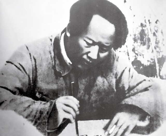 毛主席看到与母亲的合影，激动地用土话问道：咯是从哪里拱出来的