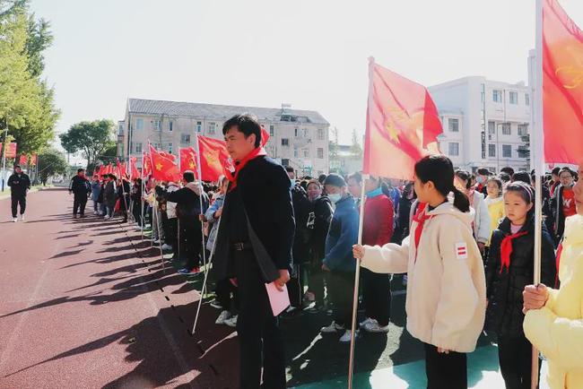 立下鸿鹄志，勇做追梦人——中国少年先锋队川港小学大队授衔仪式