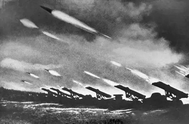 喀秋莎火箭炮齐射震撼名场面,当今喀秋莎火箭炮能射多远