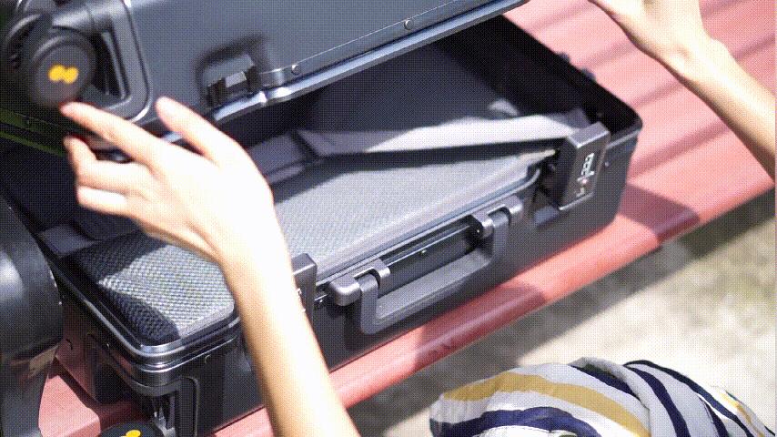 粗铝框设计，TSA密码锁，地平线8号行李箱，出差旅行好伙伴