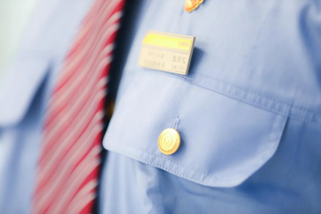 哇!他们的新制服正式亮相啦