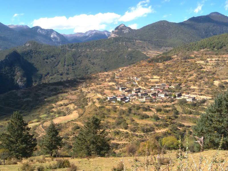 凉山旅游景点古村古寨古镇,四川凉山悬崖上的村庄旅游