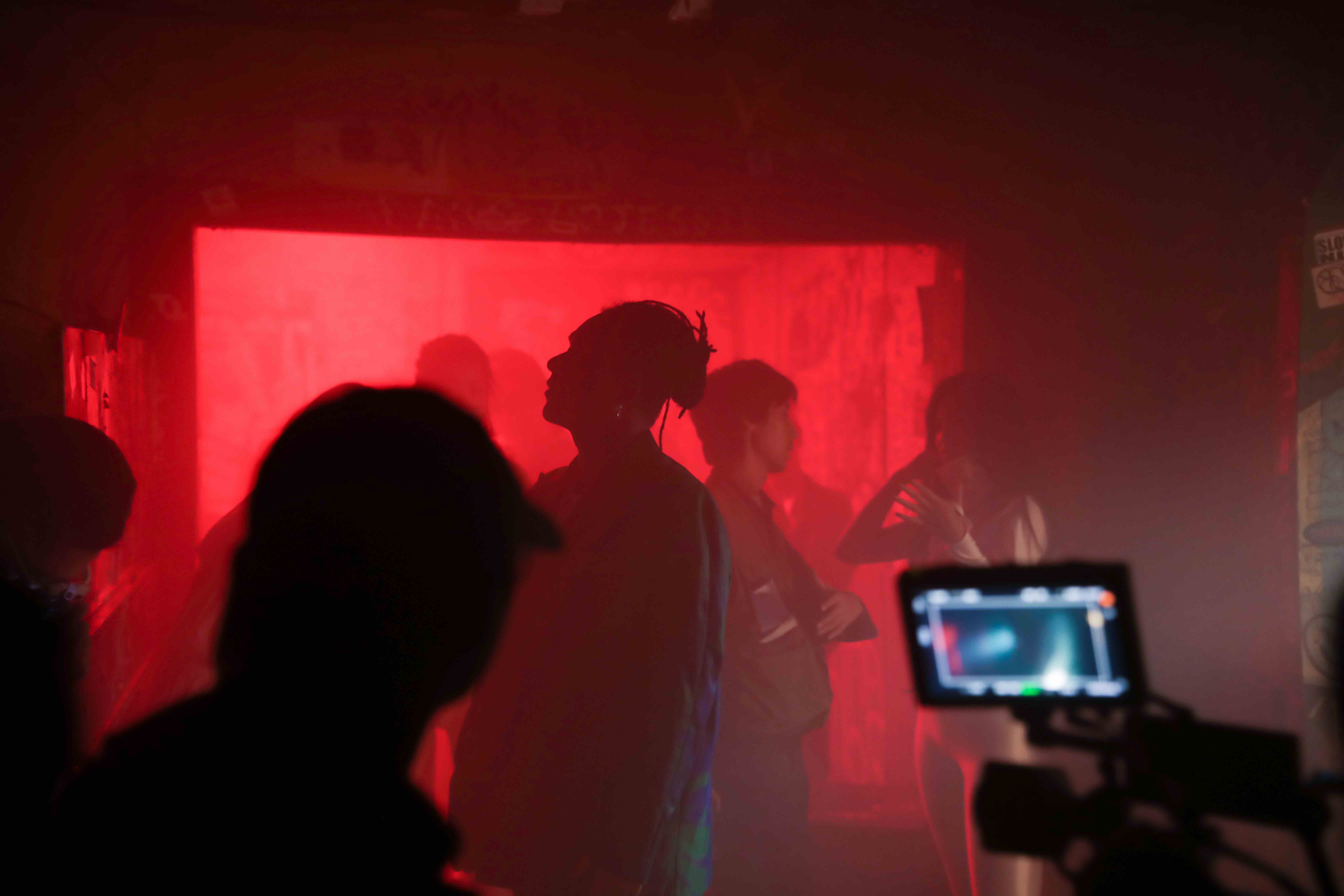 当你在重构自我时保持清醒|黄旭《酒声》新歌MV首发