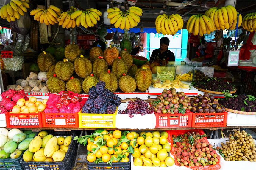 北海旅游，鲜榨果汁6块深海鲍鱼1.2元，东北大哥为何在此居住30年