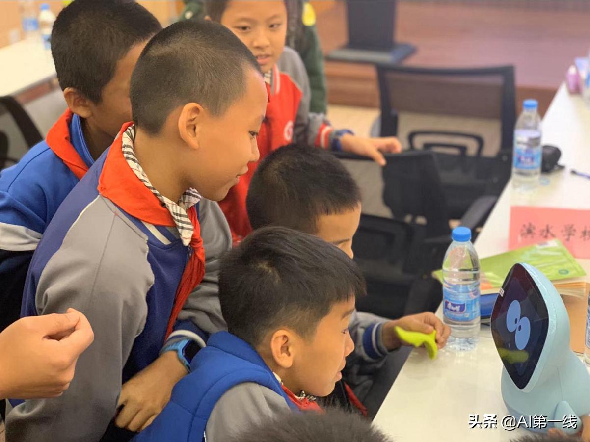 聪聪ai陪伴教育机器人,ai课堂黑科技
