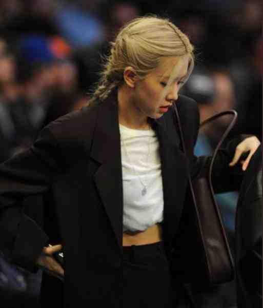 朴彩英最近去看nba球赛的照片,朴彩英nba赛场生图