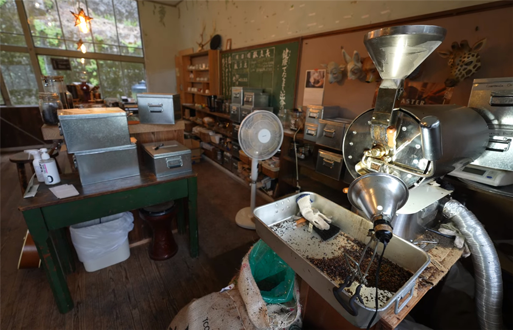 80后小伙回荒废10年农村大学,80后小伙回荒废十年的农村大学