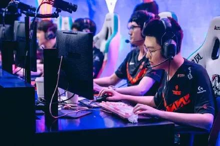 季中赛lpl翻盘,季中赛lpl出线了吗