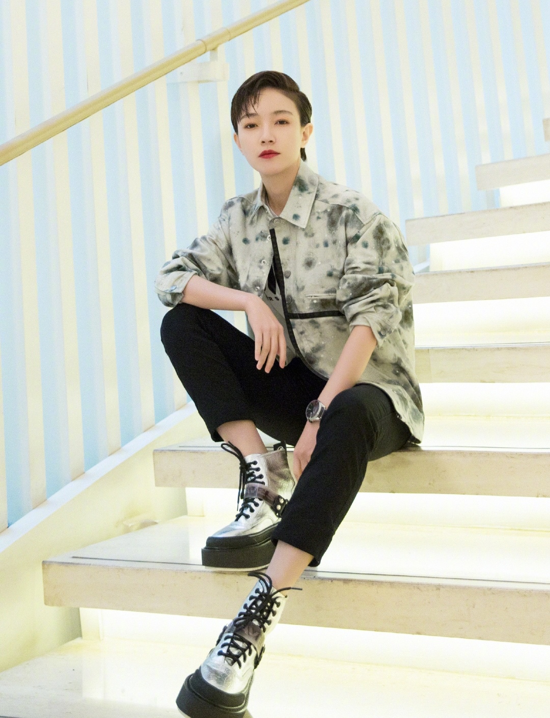 焦俊艳刚发视频,焦俊艳穿黑色吊带服