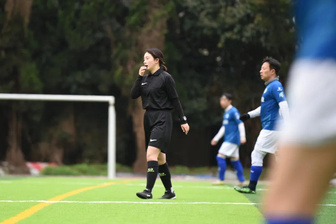 她想@所有人：“明年某日，请务必来捧我的100场！”