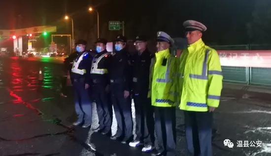 昨夜风雨中，温县路口那一抹“警察蓝”让人无比安全、暖心！