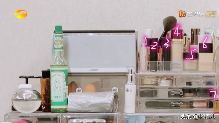 吴昕穿何炅送的毛衣,吴昕用的面霜