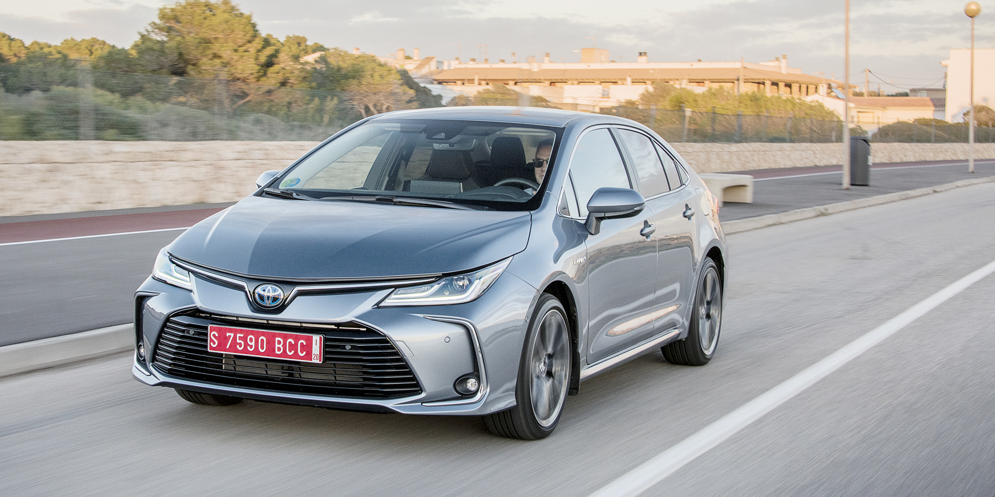 丰田皇冠是什么级别的车,丰田有个suv前面是皇冠