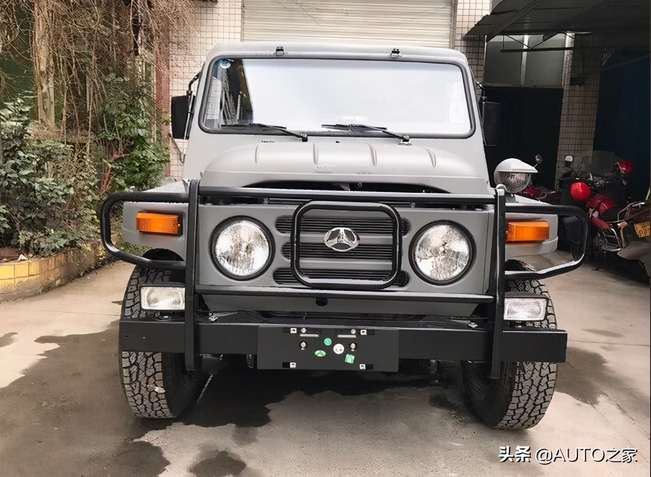 bj212和吉姆尼哪个省油,2018款bj212大红车身真帅实车到店