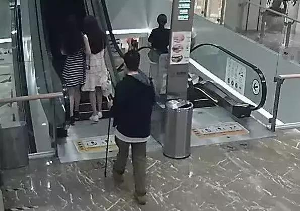 *拍偷**狂魔,奉劝一句:公安等着你