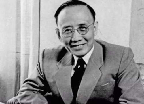 郭沫若和沈尹默为“虢镇中学”题写校名，谁的水平更高？更耐看？