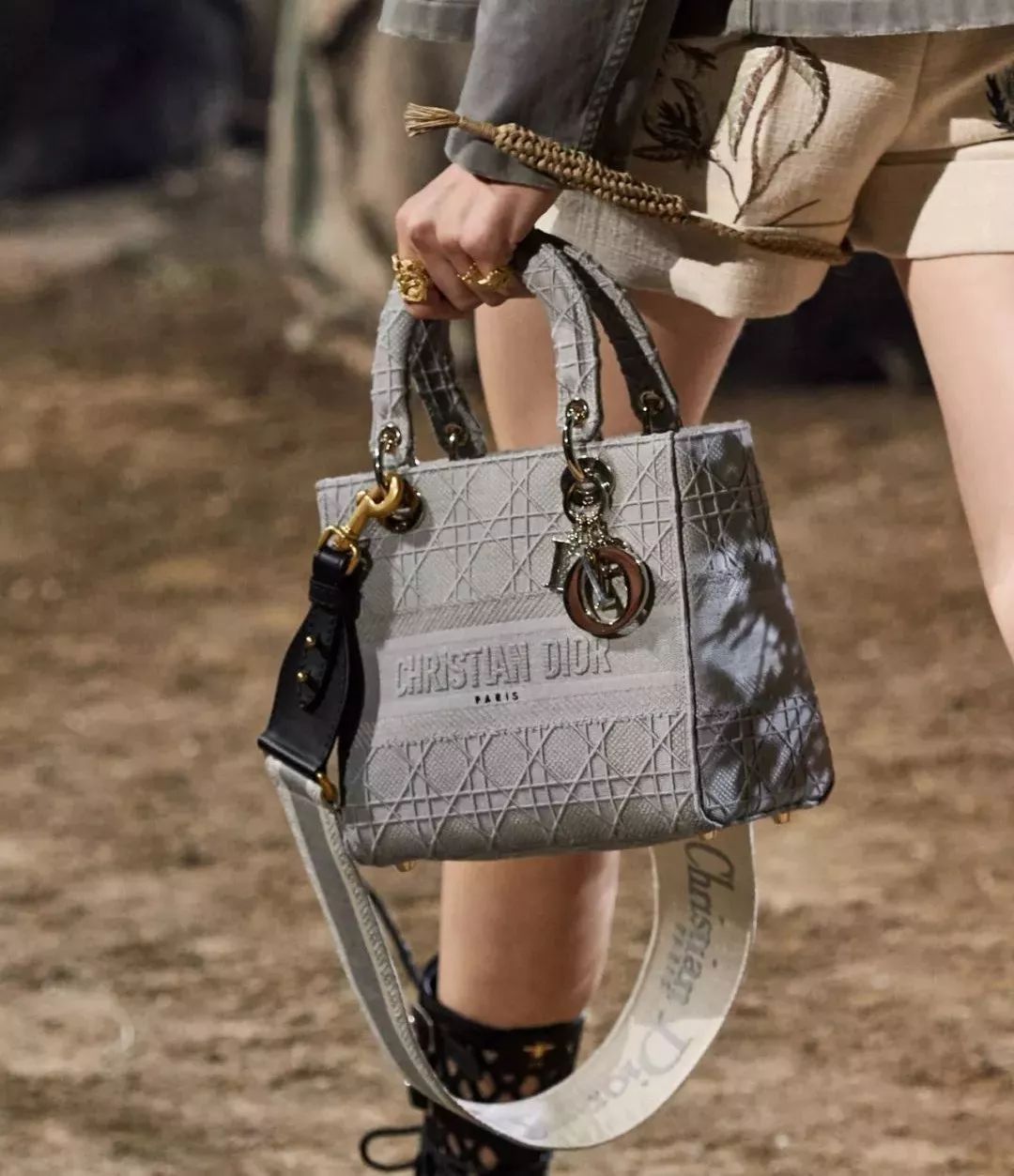 dior值得买的马鞍包是哪款,dior最好的十款包