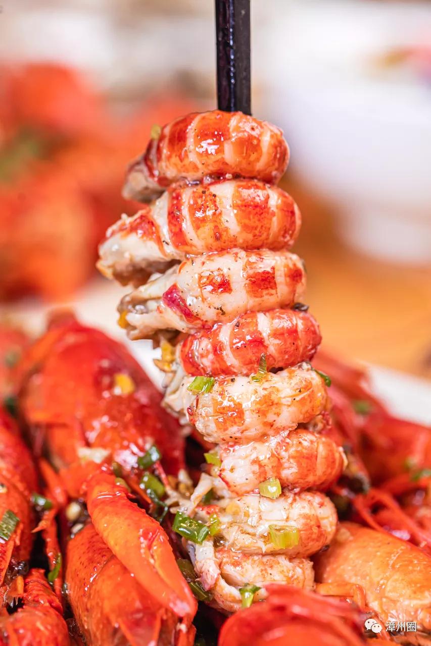 小龙虾海鲜自助烤肉,这家自助餐性价比超高