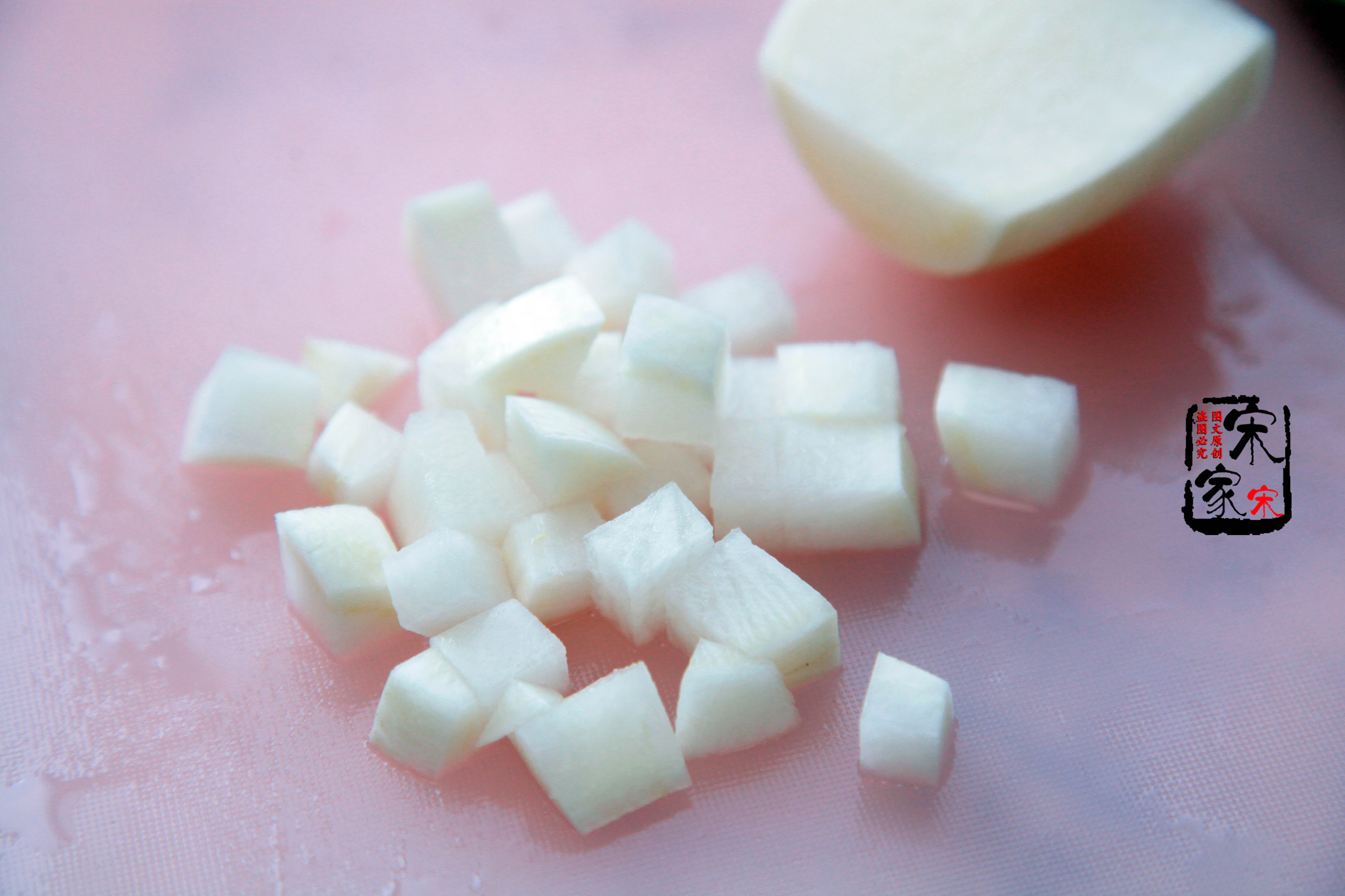 鸡胸肉这样做才好吃不炒不油炸,炒鸡胸肉丁嫩而不柴的诀窍