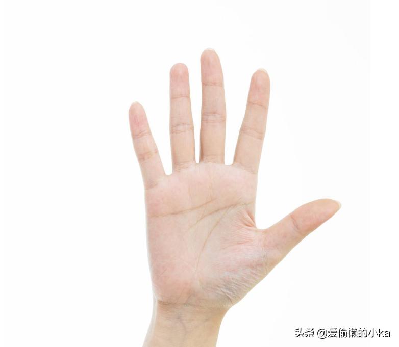 妆容不服帖卡粉脱妆,冬天粉底液底妆怎么化干净服帖