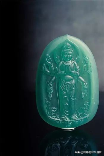 罕见的冰种翡翠,切出罕见冰翡翠
