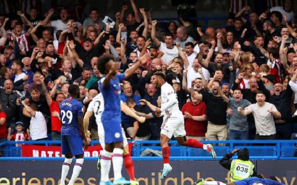 切尔西4比3曼联一分钟绝平,一夜之间五大豪门爆冷