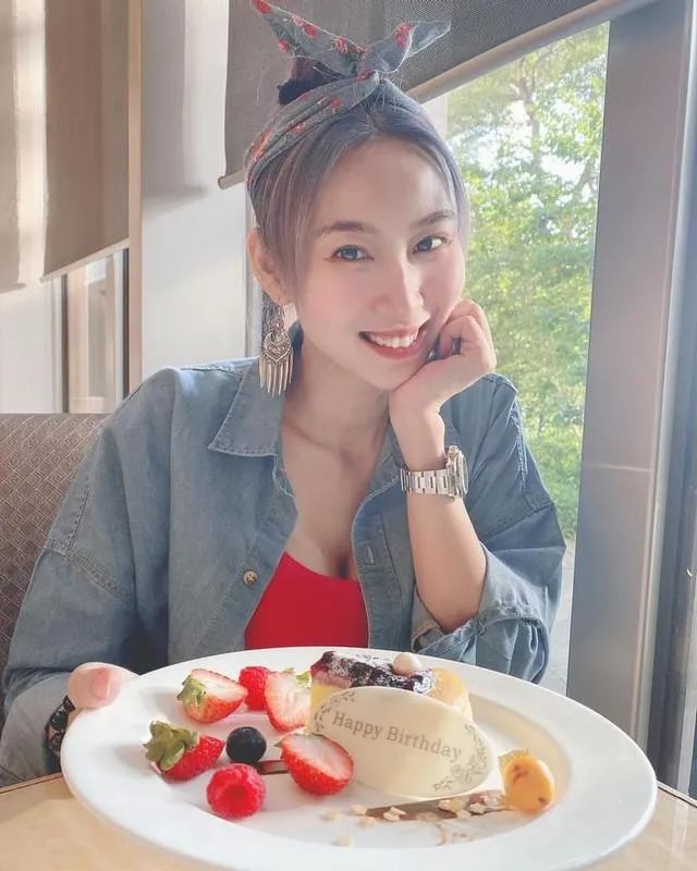 38岁香港女艺人宣布怀孕,41岁台湾女星宣布怀孕喜讯