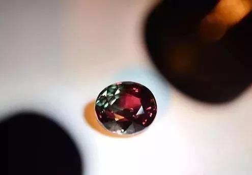 俄罗斯天价珠宝只卖中国人,俄罗斯天价首饰店真相