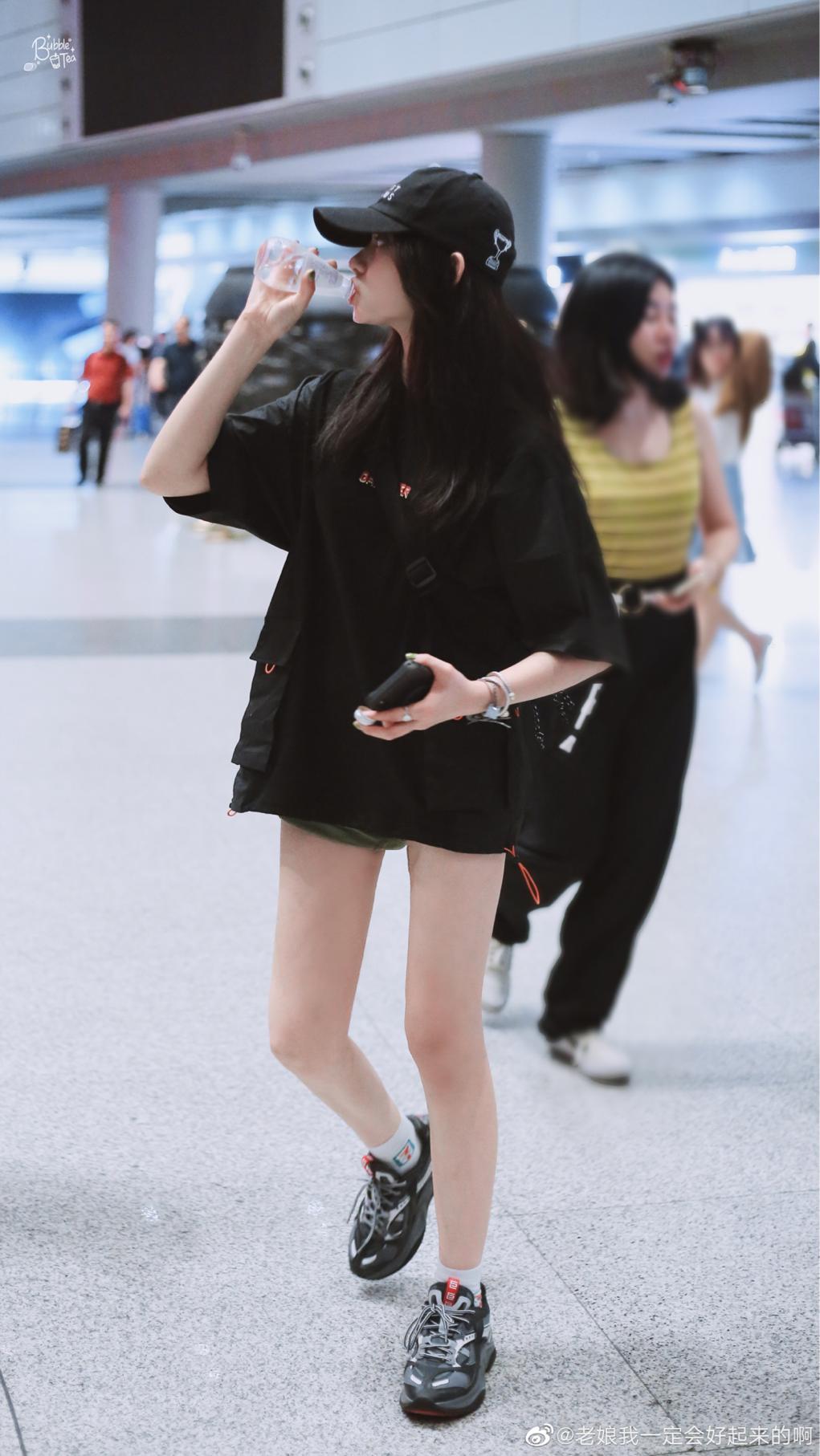 林允代言ck的视频,林允代言ck的衣服照片