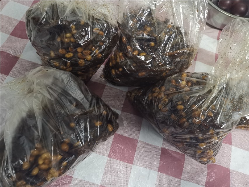 铁锅可以煮咸菜吗,用铁锅烀萝卜缨子咸菜