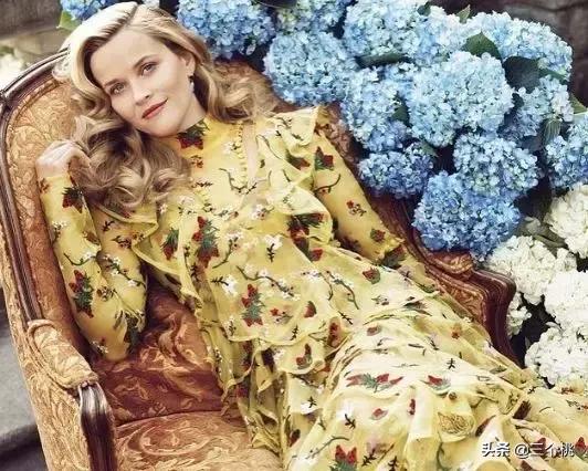 今年流行的裙子不穿高跟鞋,今年流行时髦的裙子冬天穿的