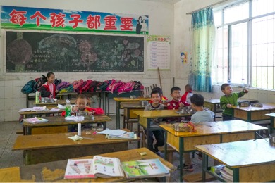 一友公益为四川乐至县明德小学送去“友金厨房”