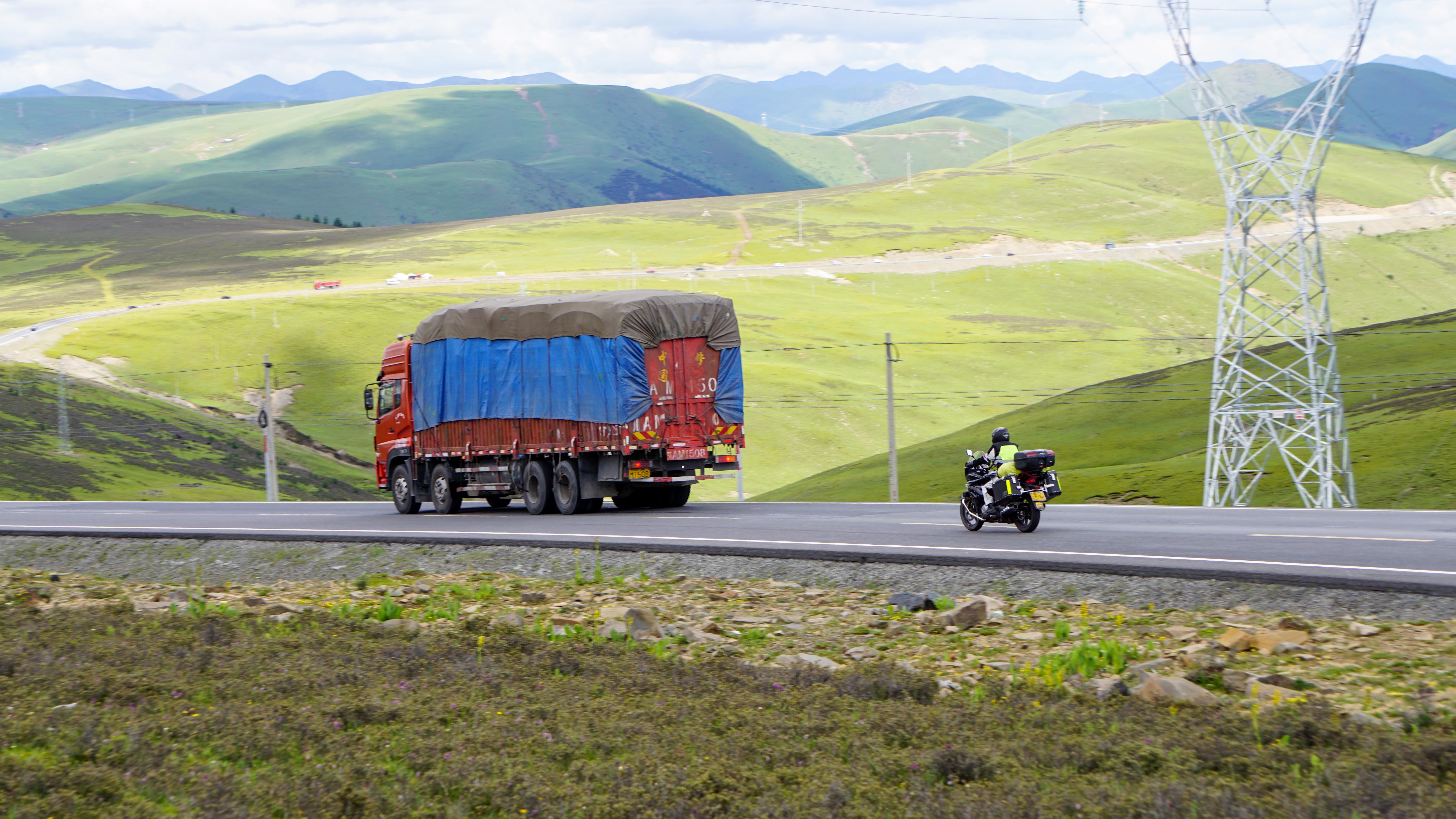 骑摩托车去西藏的旅游视频,摩旅318川藏线摩托车全程视频