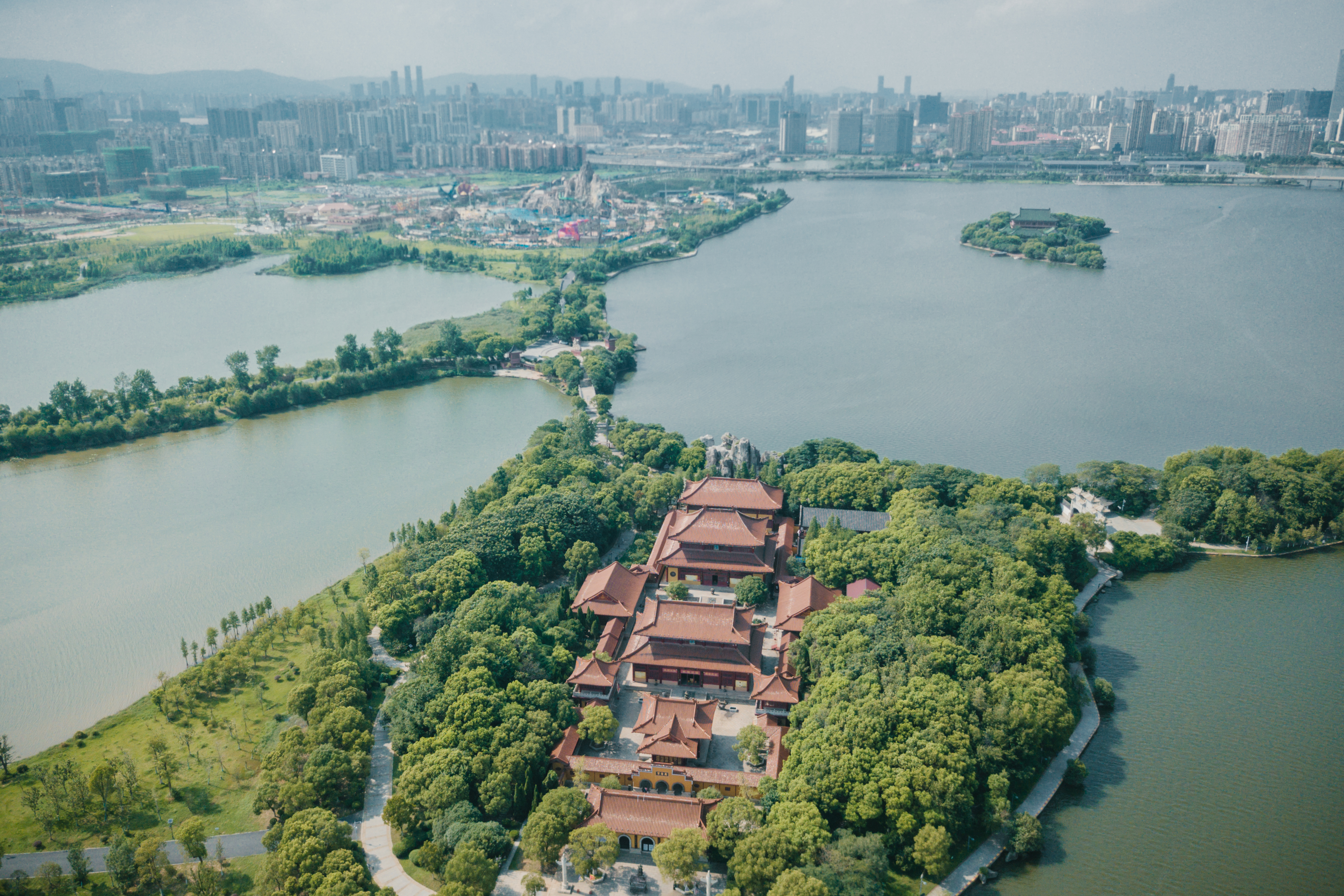 南昌之星摩天轮讲解,南昌之星摩天轮下面有什么玩