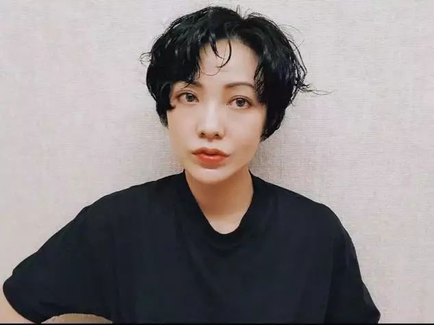 新年发型推荐齐肩发发量多,30-40岁适合发型男士圆脸发质细软