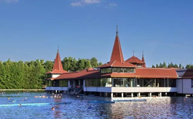 世界著名温泉,最好的温泉度假小镇