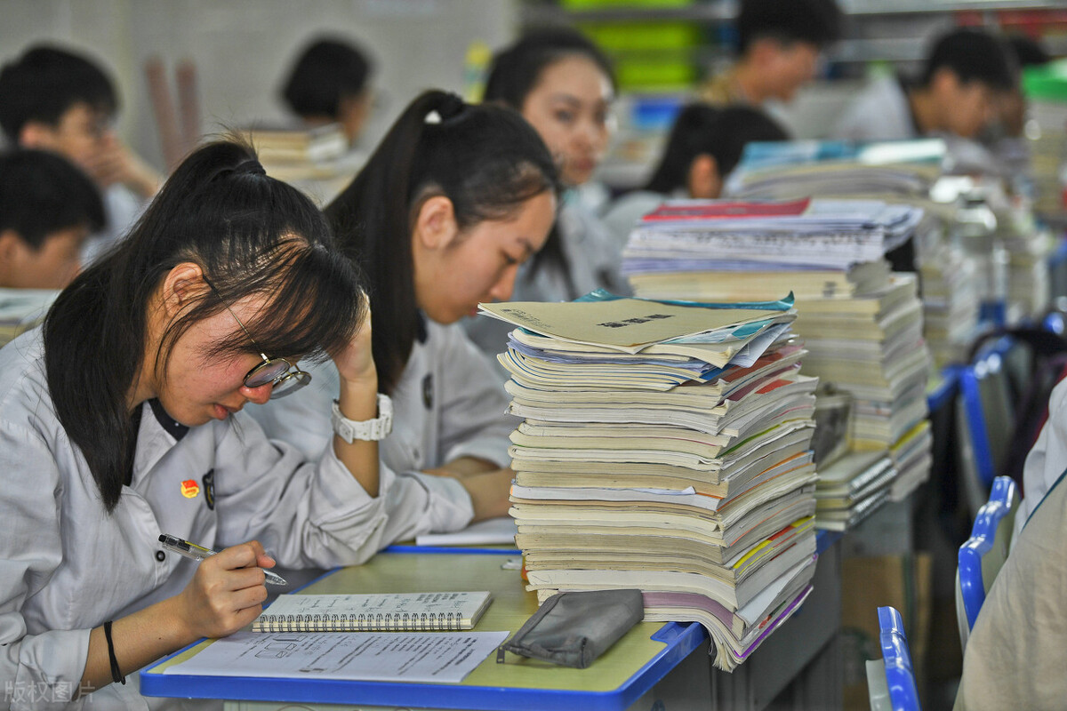 高考招生水太深,高考不够本科线可以报本科吗