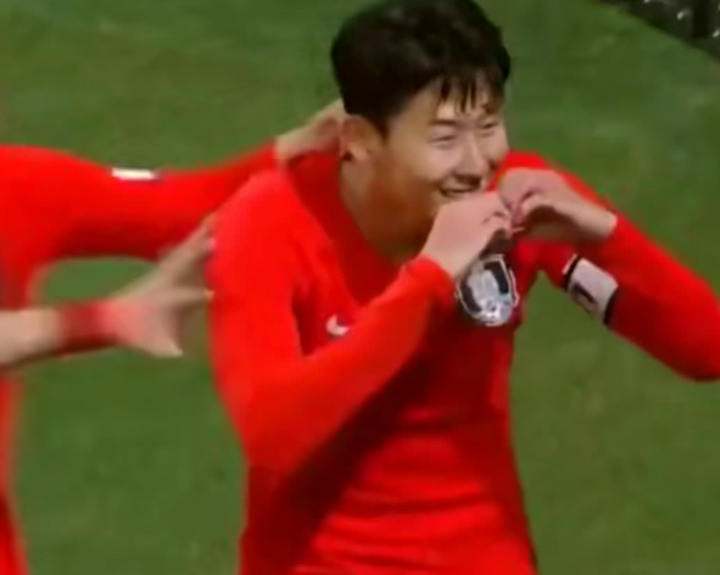 同样是7号，一个踢爆哥伦比亚，一个踢爆对手