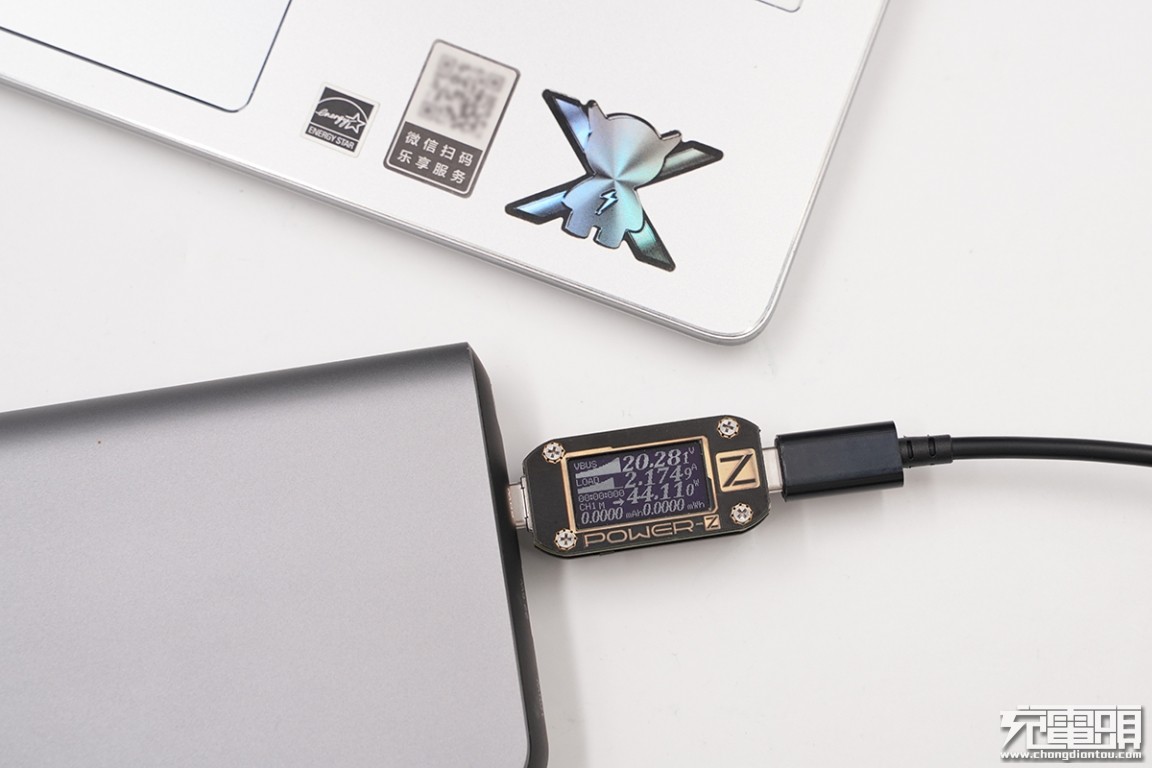 绿巨能22.5瓦充电器,绿巨能18w移动电源评测