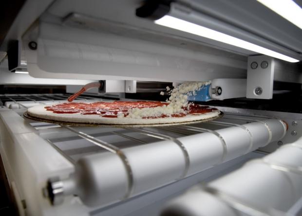 具有自主学习能力的披萨料理系统，每分钟5个12吋披萨