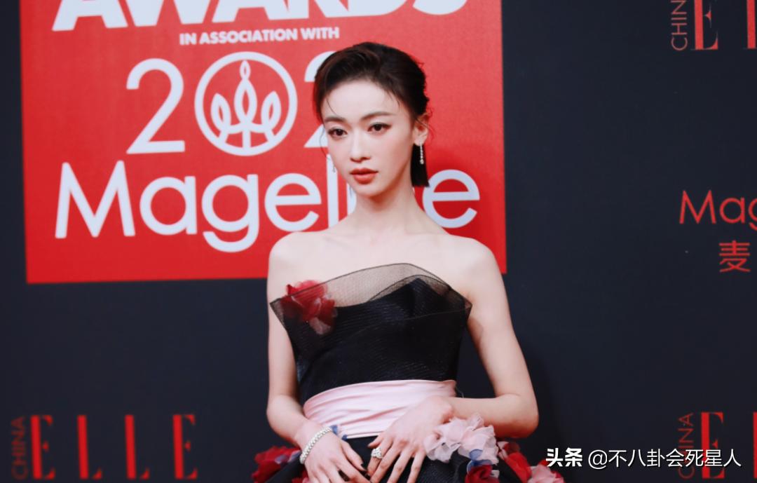 金晨颖儿姜妍环球影视城,金晨穿礼服超瘦