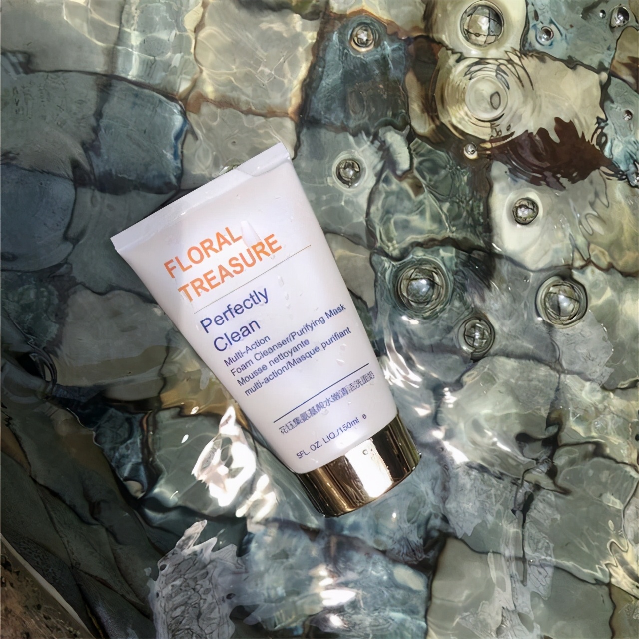 清洁控油洗面奶推荐：深层清洁提亮肤色，让你的皮肤更加光滑柔软