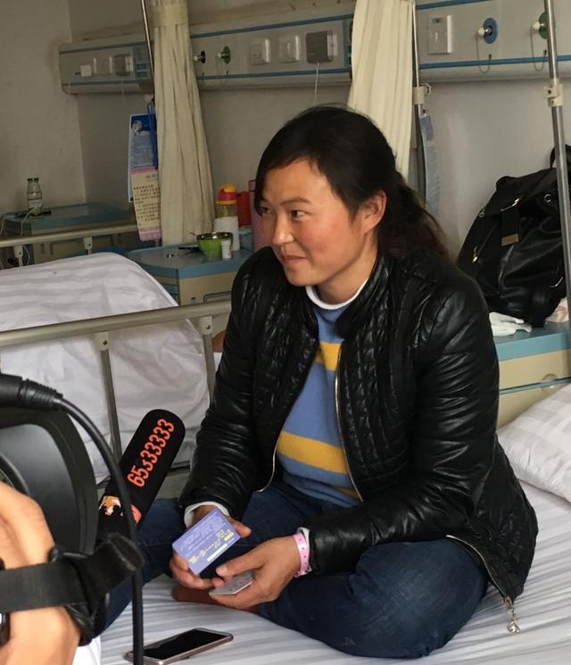 省一院成功实施经阴道腹腔镜下去顶术，该无瘢痕手术式尚属我省首例