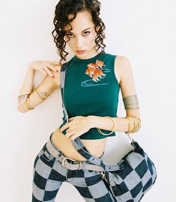 那些看起来特“亚”的人，都在穿什么牌子？