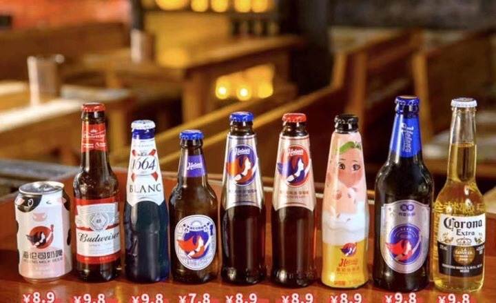 他生于江苏，曾是穷保安，却开300多家酒馆，月入1亿，凭啥？