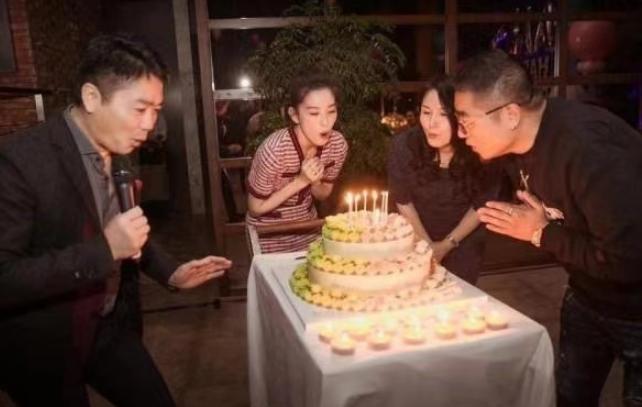 奶茶妹妹与刘强东年龄差距,奶茶妹妹刘强东年龄差