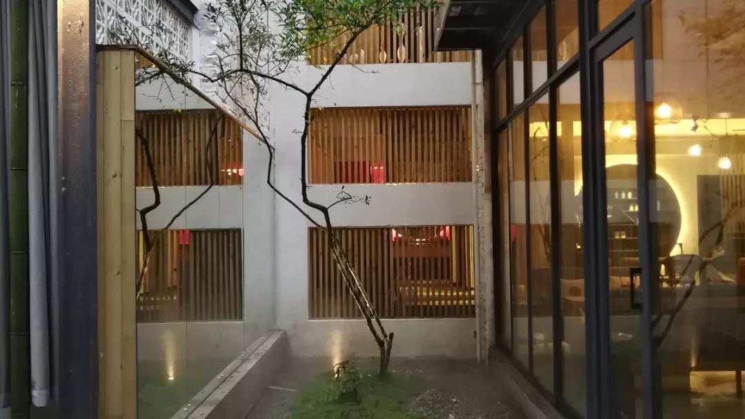 成都民宿推荐青城山,青城山花娟树屋民宿