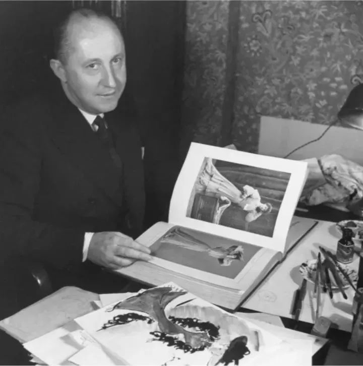 服装设计师助理需要哪些条件,服装设计师助理一般都干嘛