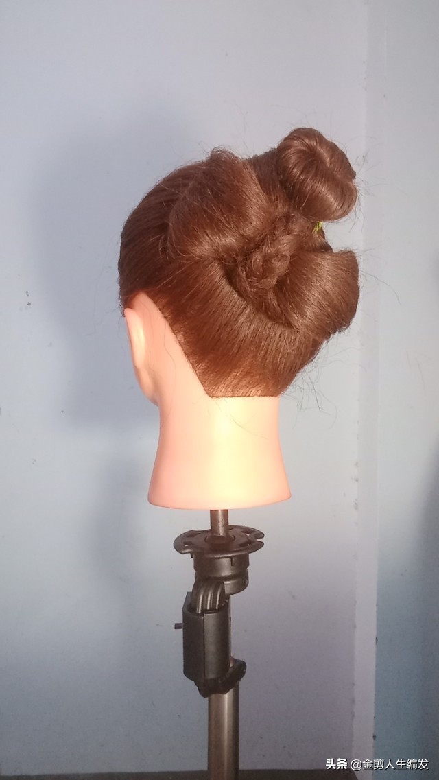 小女孩扎蝴蝶结发型扎法,叶罗丽思思的蝴蝶结发型