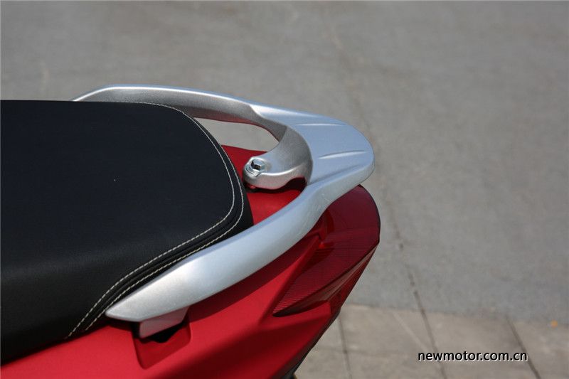 雅马哈和铃木的uu125踏板哪个好,125踏板雅马哈和豪爵怎么选